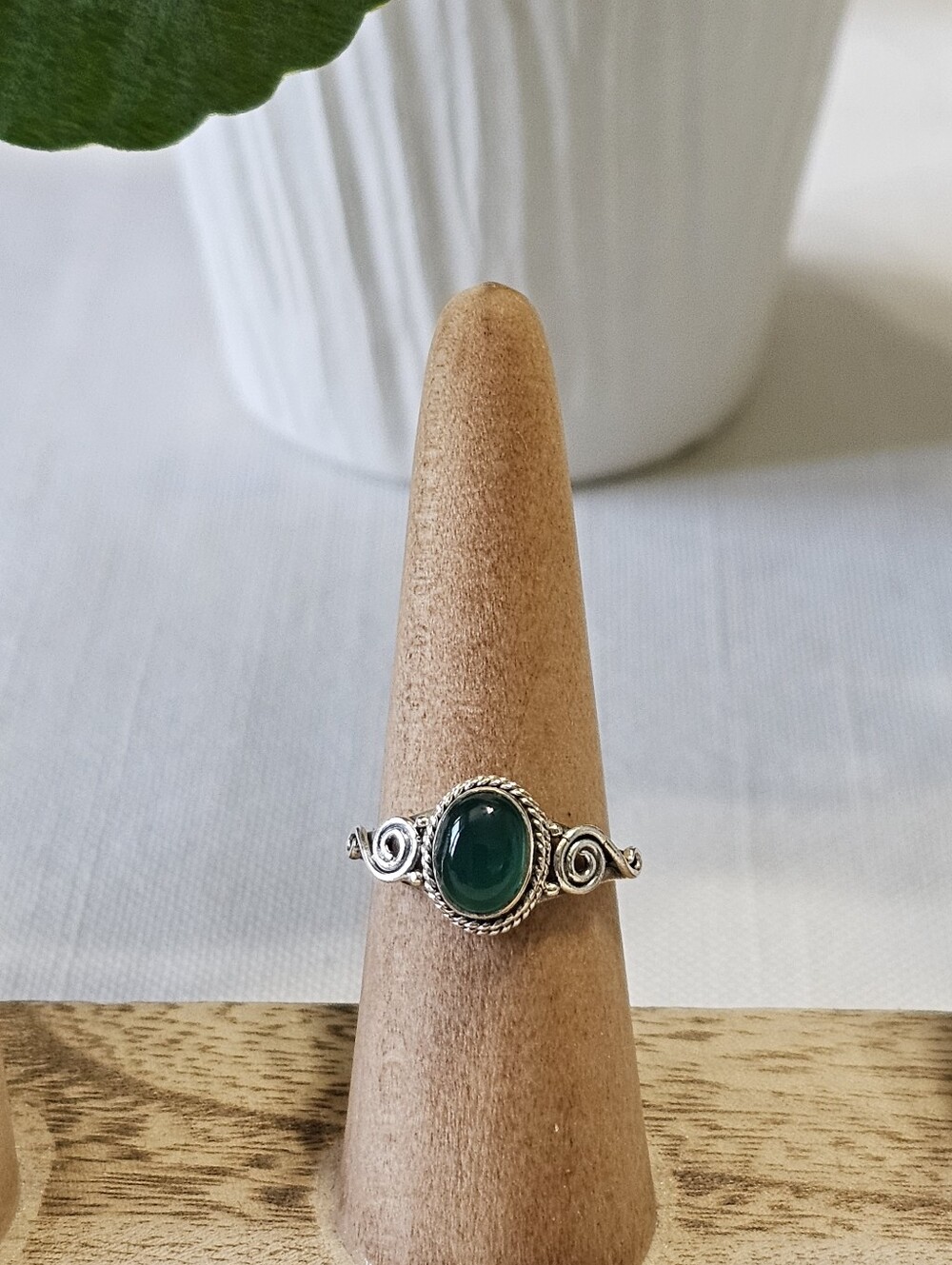 Sterling Silver .925 Green Onyx Scroll Ring Size 7 1/2 - Picture 1 of 7